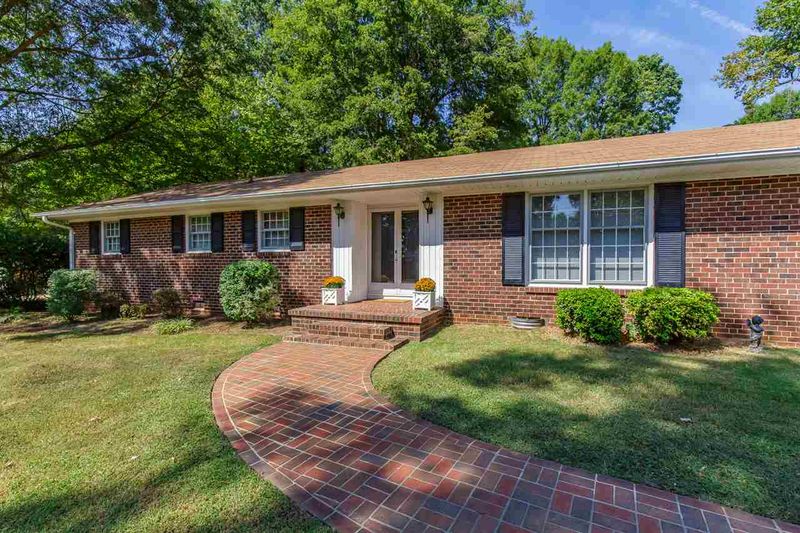 2607 Clarendon Rd, Burlington, NC 27215