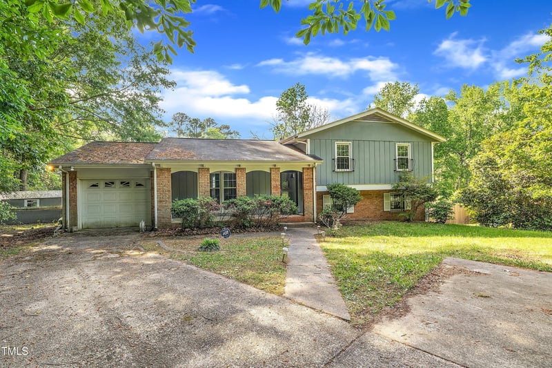 2608 Foxgate Dr, Raleigh, NC 27610