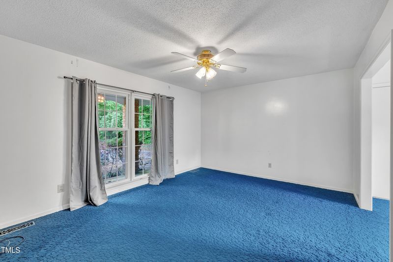 2608 Foxgate Dr, Raleigh, NC 27610