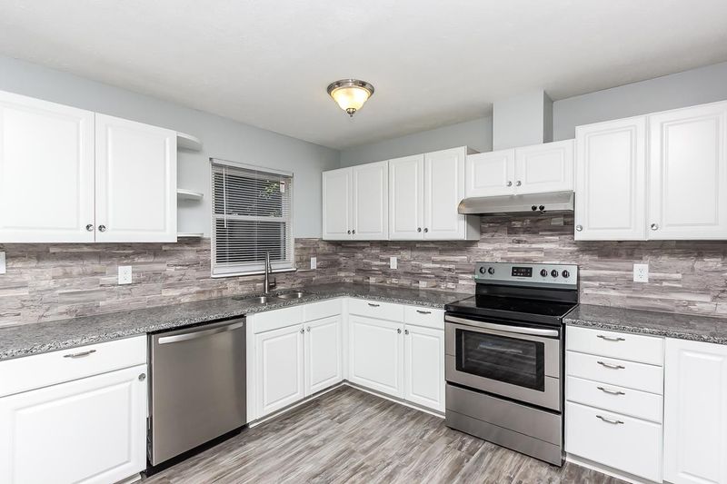 2609 Courier Ct, Raleigh, NC 27603