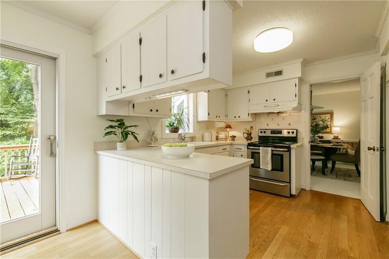 261 Coachlight Trl, Burlington, NC 27215
