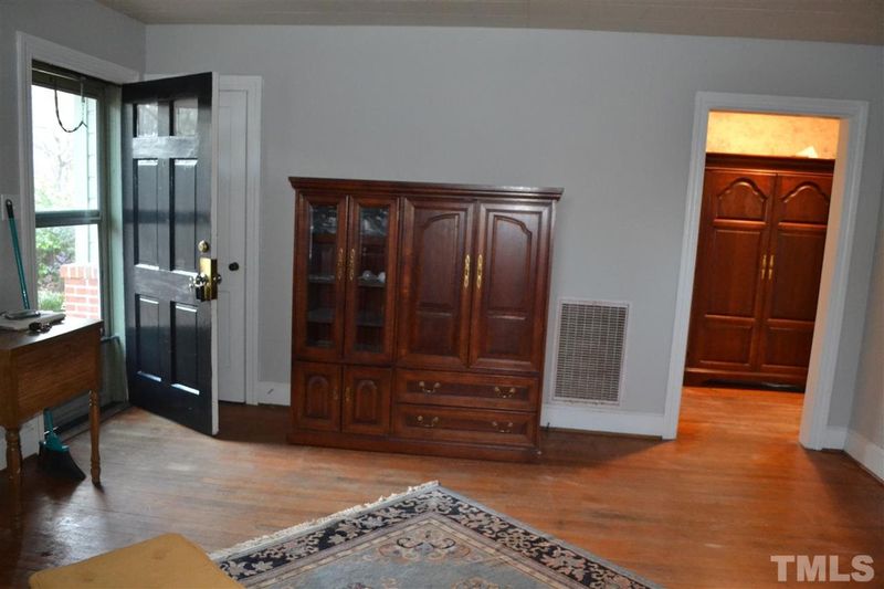 2610 Acadia St, Durham, NC 27704