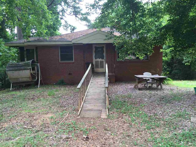 2610 Cherry Cir, Raleigh, NC 27603