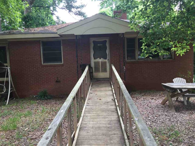 2610 Cherry Cir, Raleigh, NC 27603