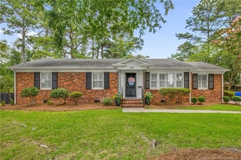 2610 Mirror Lake Dr, Fayetteville, NC 28303