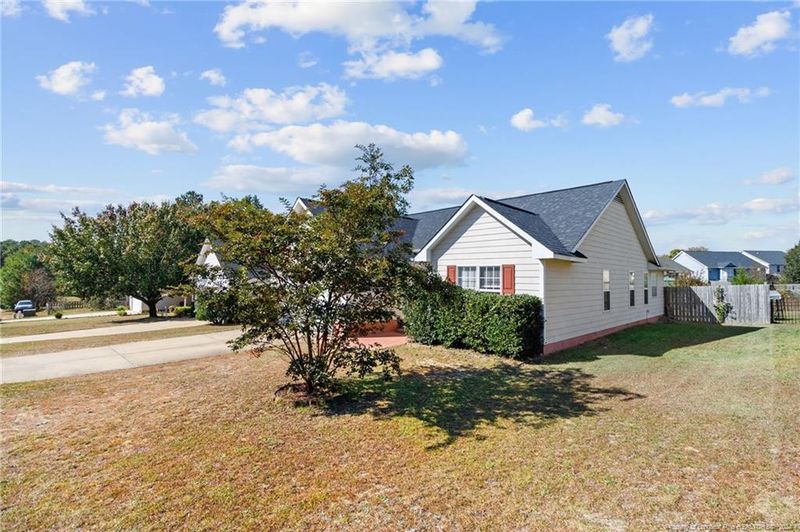 2612 Cameron Woods Ln, Fayetteville, NC 28306