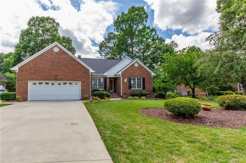 2615 Elderwood Ln, Burlington, NC 27215