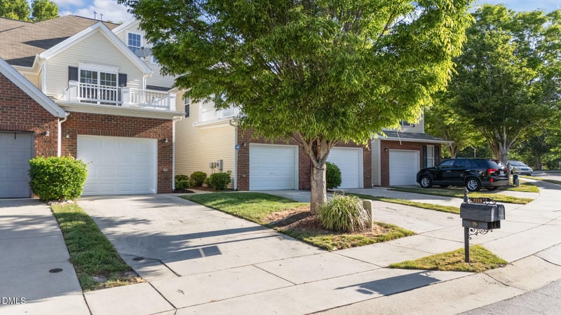 2619 Forest Shadows Ln, Raleigh, NC 27614