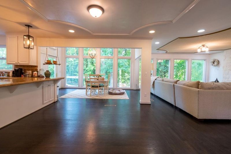 262 Coachlight Trl, Burlington, NC 27215
