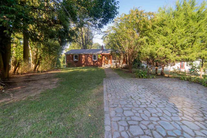 2620 Cherry Cir, Raleigh, NC 27603