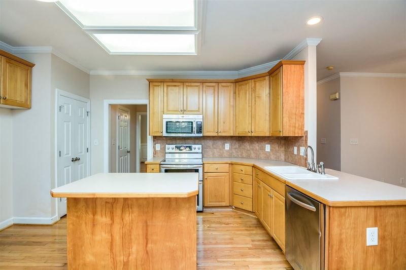 2620 Forestbluff Dr, Fuquay Varina, NC 27526
