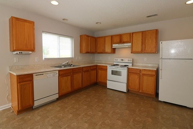 2620 Quarry Ridge Ln, Raleigh, NC 27610