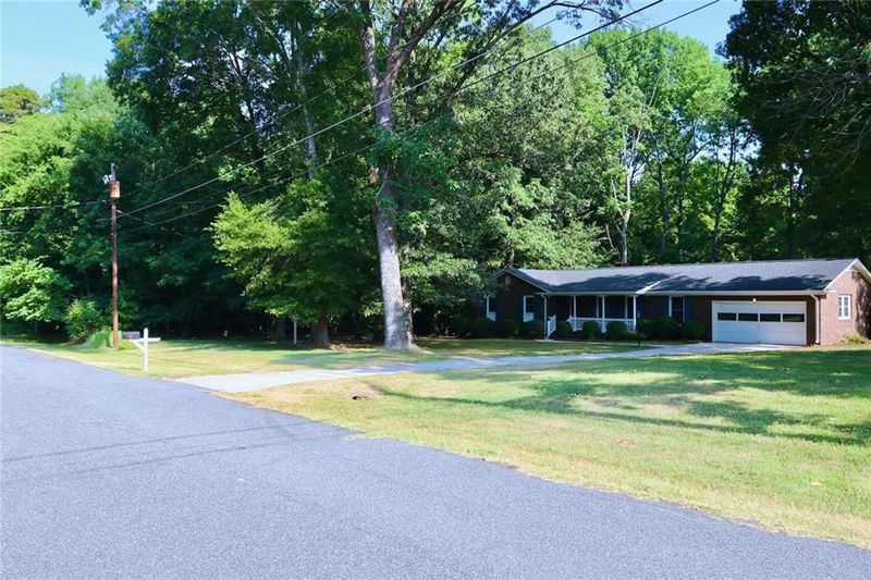 2621 Clarendon Rd, Burlington, NC 27215