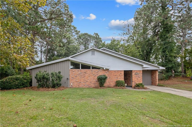 2621 Elmhurst Dr, Fayetteville, NC 28304