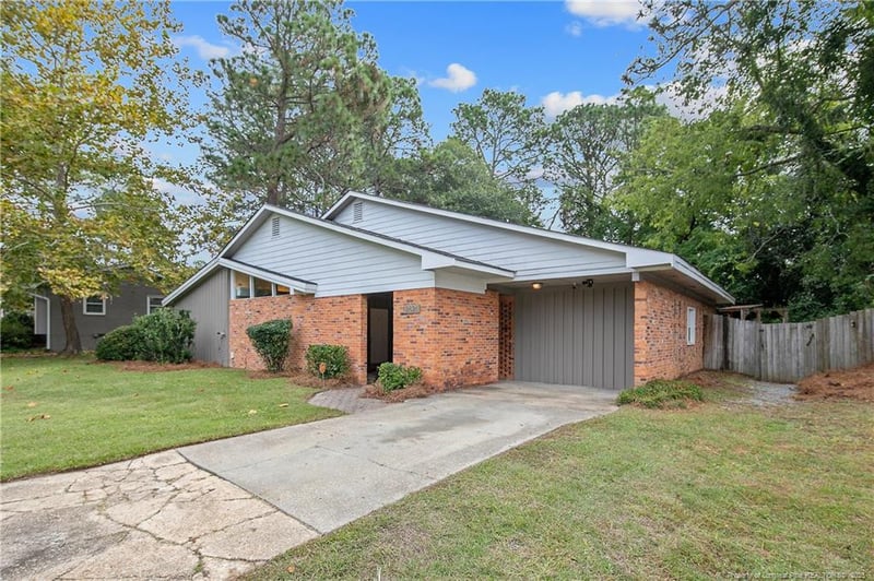 2621 Elmhurst Dr, Fayetteville, NC 28304