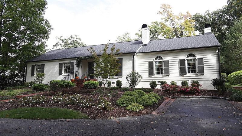 2626 Lakeview Dr, Raleigh, NC 27609