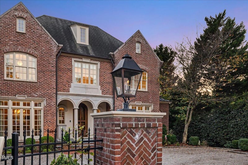 2627 Fairview Rd, Raleigh, NC 27608