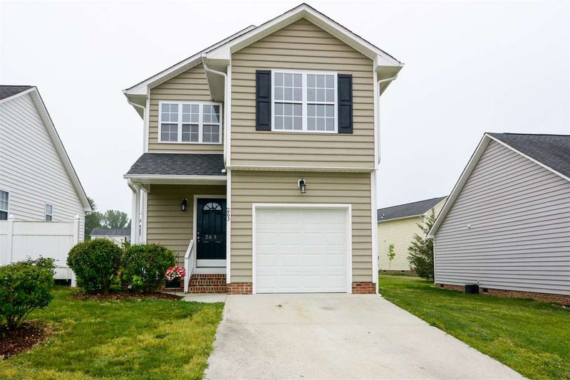263 Pittsboro St, Fuquay Varina, NC 27526