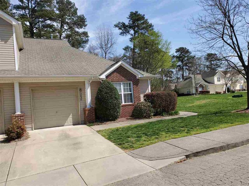 2630 Andover Glen Rd, Raleigh, NC 27604