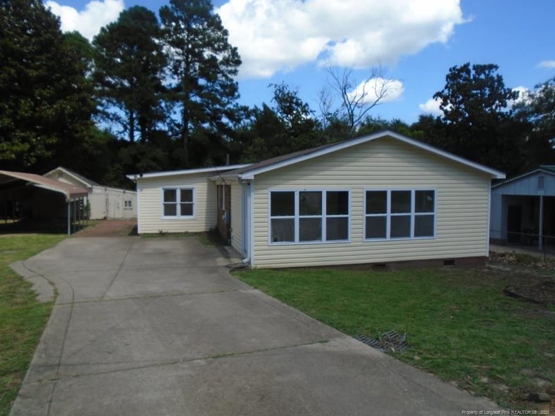 2631 Stonehaven Dr, Fayetteville, NC 28306