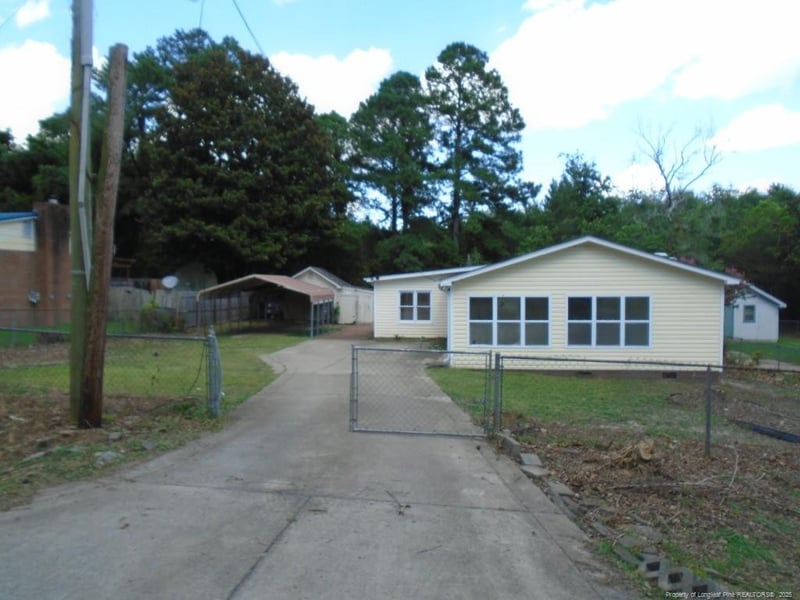 2631 Stonehaven Dr, Fayetteville, NC 28306