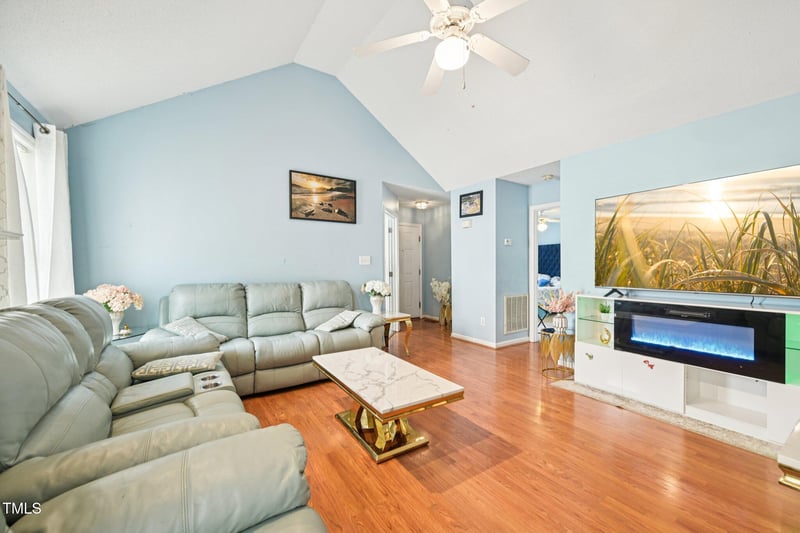 2636 Scattered Oak Ct, Raleigh, NC 27603