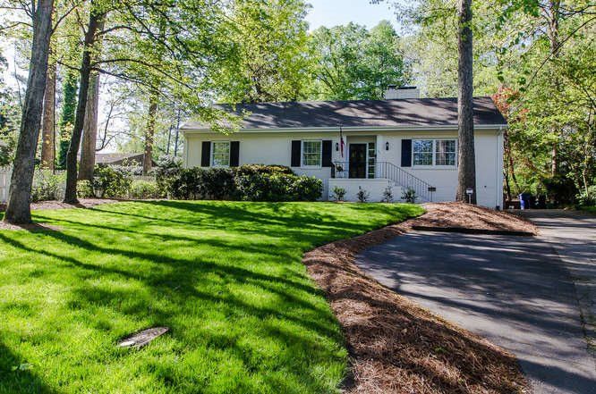 2642 Lakeview Dr, Raleigh, NC 27609