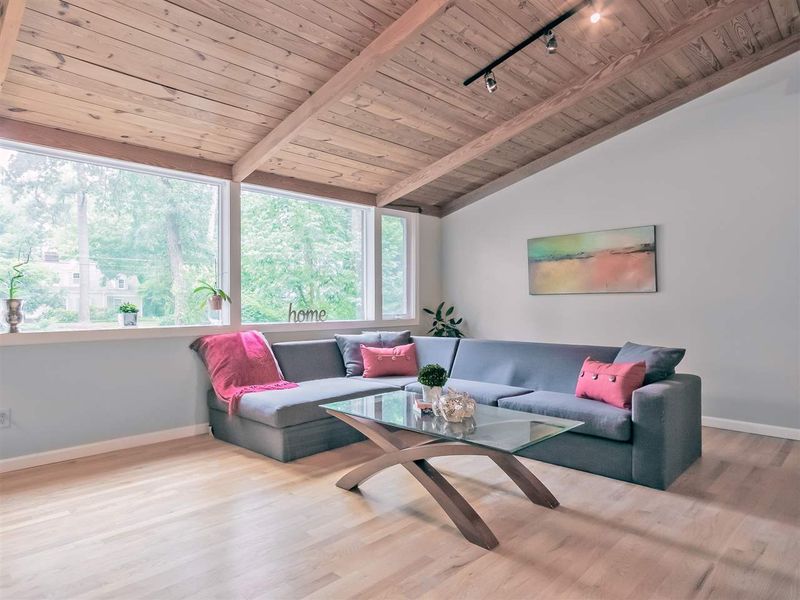 2644 University Dr, Durham, NC 27707