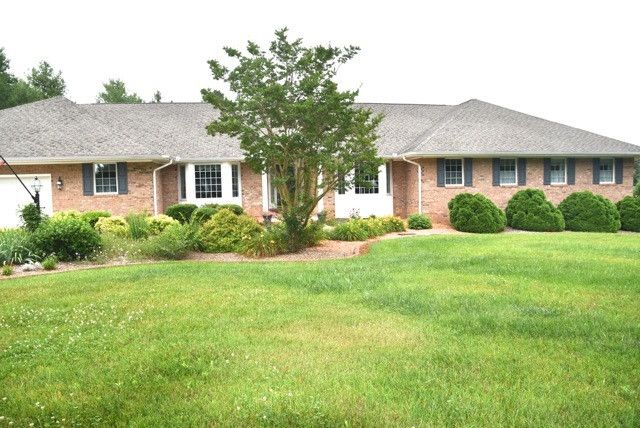 2652 Millbrook Ct, Haw River, NC 27258