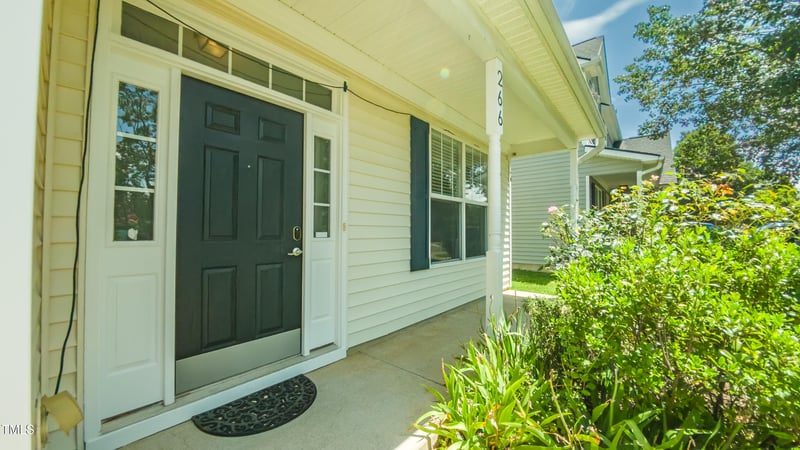 266 Stobhill Ln, Holly Springs, NC 27540