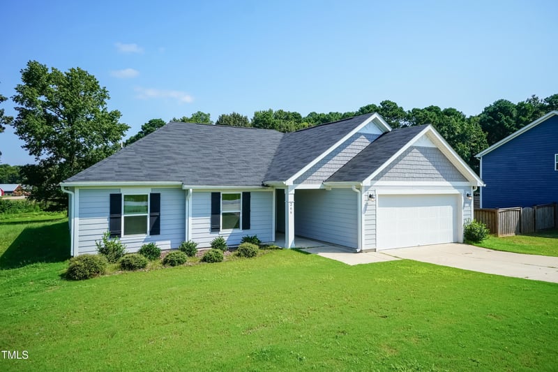 266 Windy Farm Dr, Fuquay Varina, NC 27526