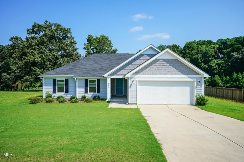 266 Windy Farm Dr, Fuquay Varina, NC 27526