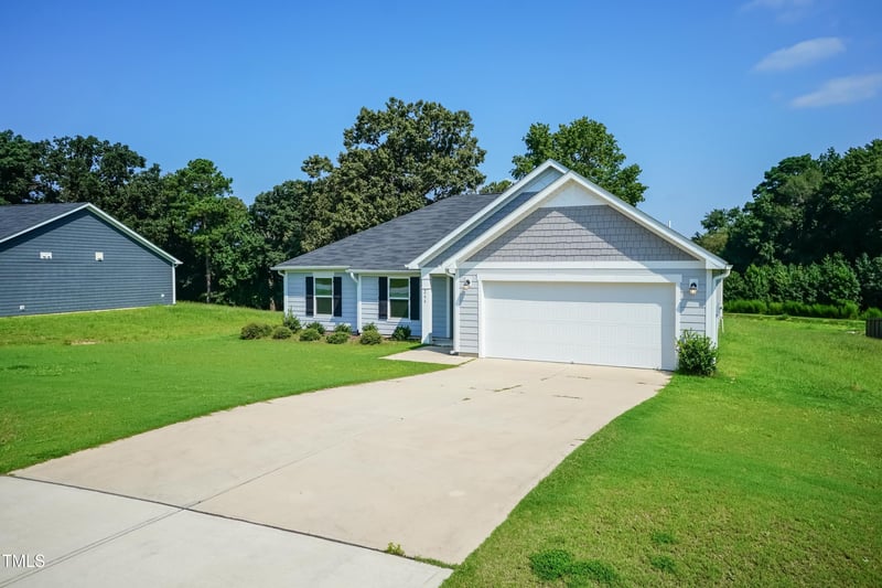 266 Windy Farm Dr, Fuquay Varina, NC 27526