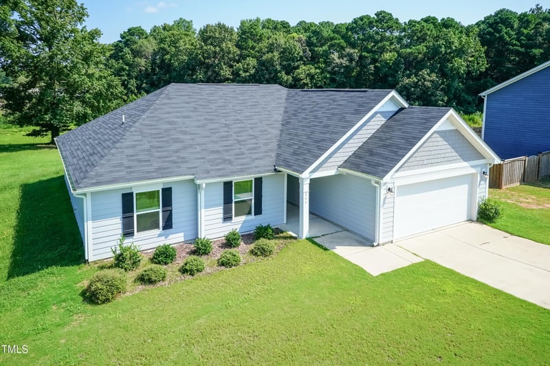 266 Windy Farm Dr, Fuquay Varina, NC 27526