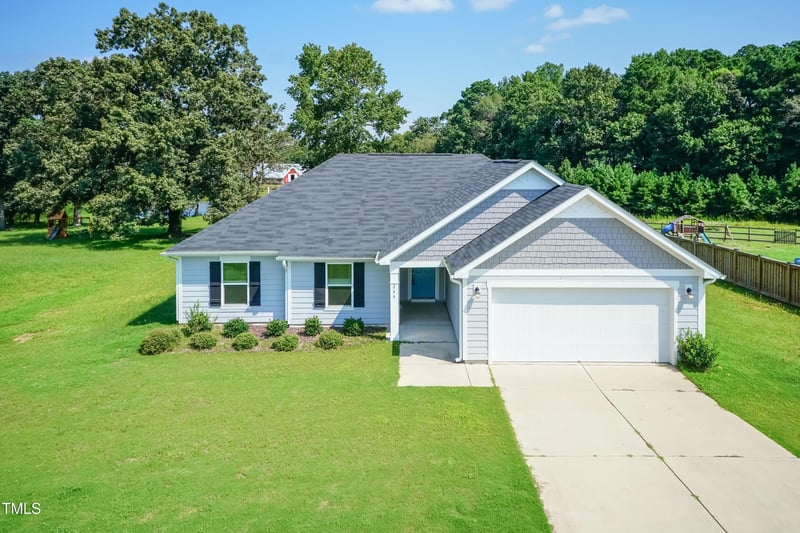 266 Windy Farm Dr, Fuquay Varina, NC 27526