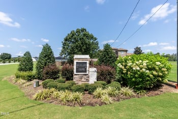 266 Windy Farm Dr, Fuquay Varina, NC 27526