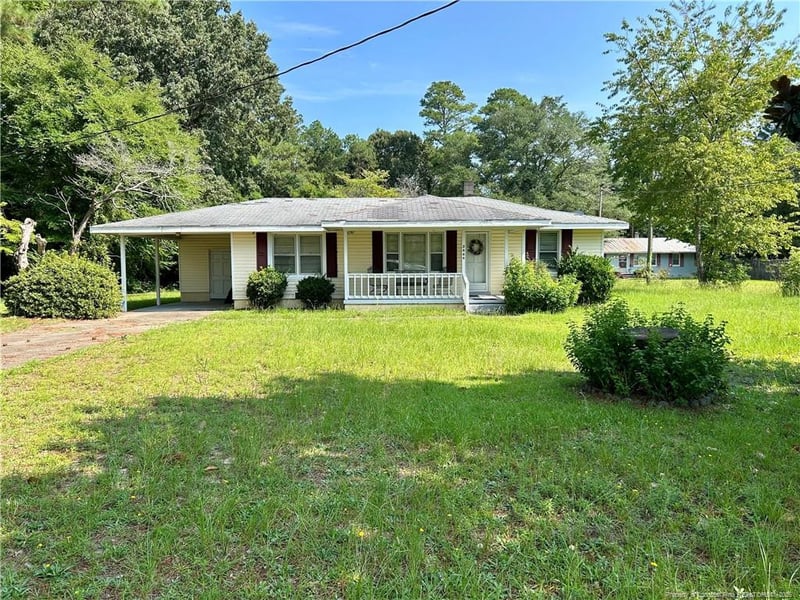 2669 Blossom Rd, Hope Mills, NC 28348