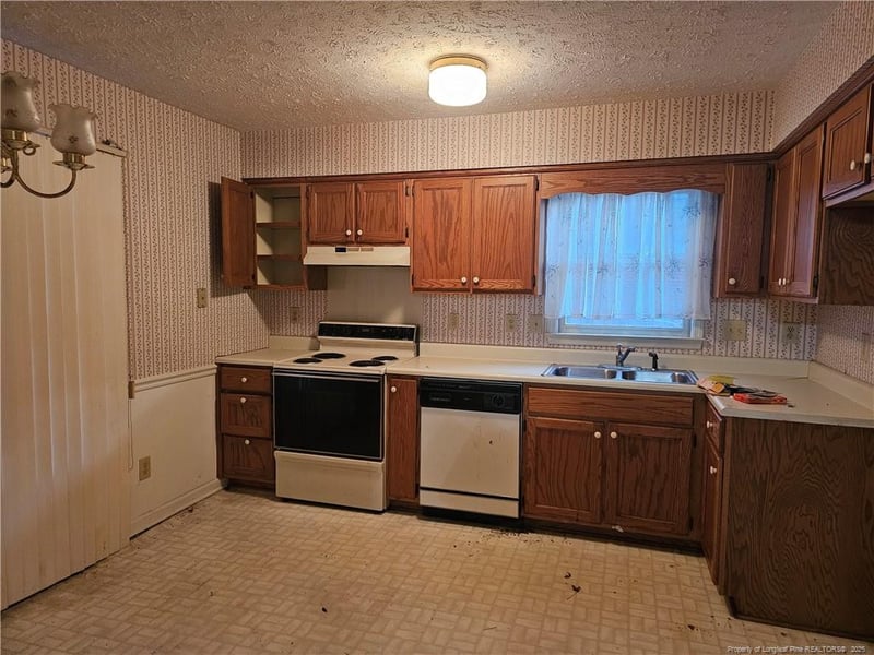 2670 Rivercliff Rd, Fayetteville, NC 28301