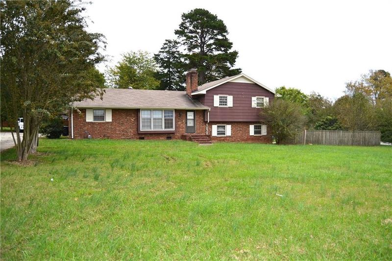 2674 Maple Ave, Burlington, NC 27215