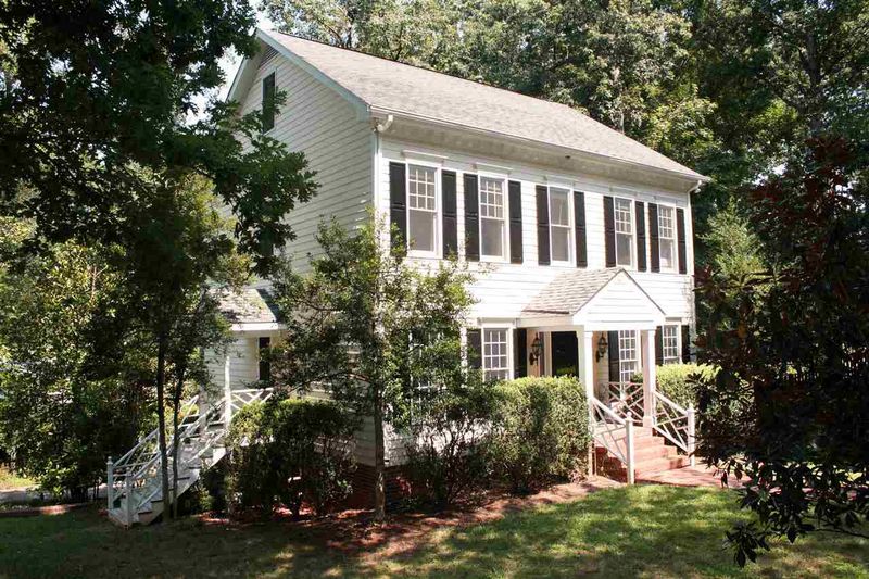 2675 Lakeview Dr, Raleigh, NC 27609