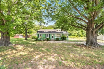 2677 Nc 39 , Henderson, NC 27537