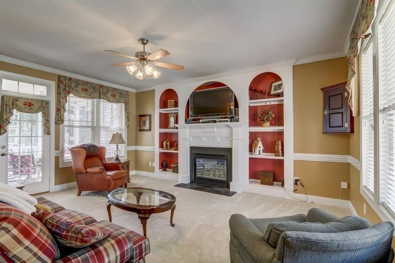268 Elmcrest Dr, Holly Springs, NC 27540