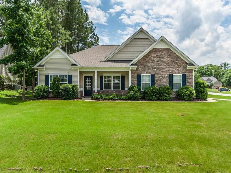 2689 Valley Dr, Clayton, NC 27520
