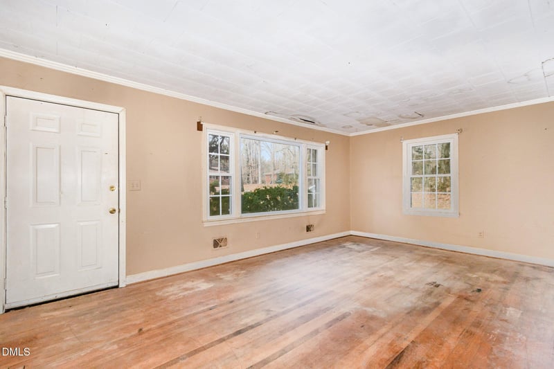 27 Circle Dr, Chapel Hill, NC 27516