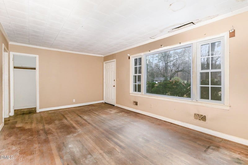 27 Circle Dr, Chapel Hill, NC 27516