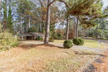 27 Circle Dr, Chapel Hill, NC 27516