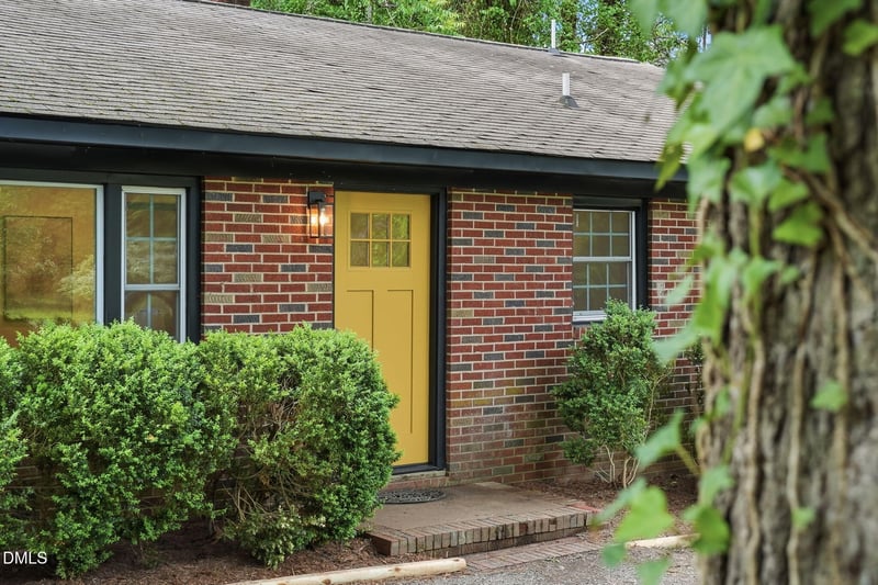 27 Circle Dr, Chapel Hill, NC 27516