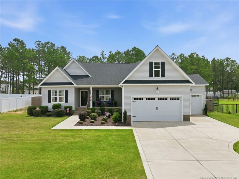 27 Copperhead Ln, Benson, NC 27504