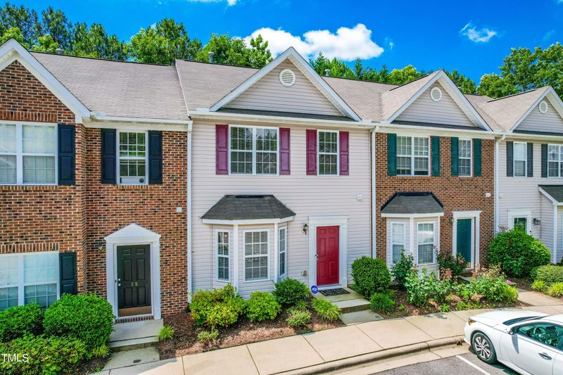 27 Edgebrook Cir, Durham, NC 27703