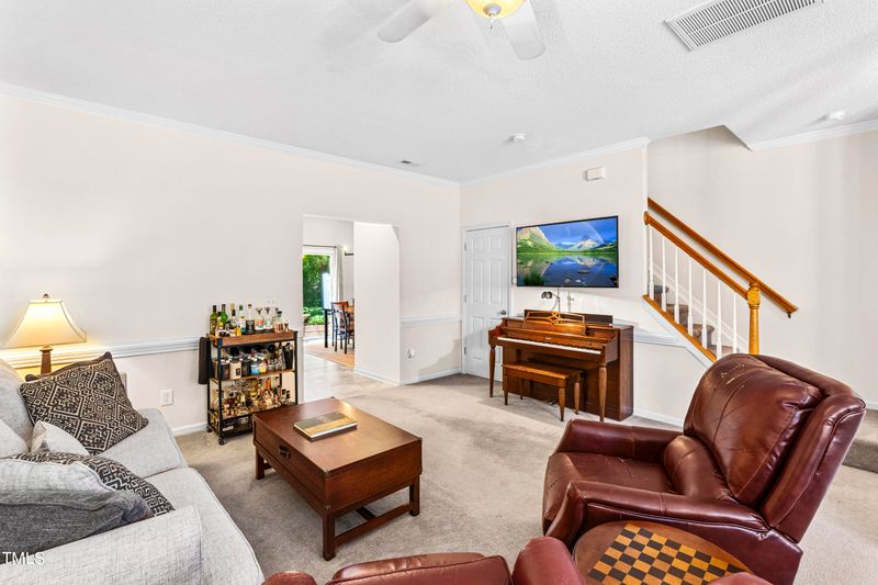 27 Edgebrook Cir, Durham, NC 27703